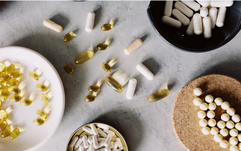 Cắt mí mắt uống vitamin e được không ?