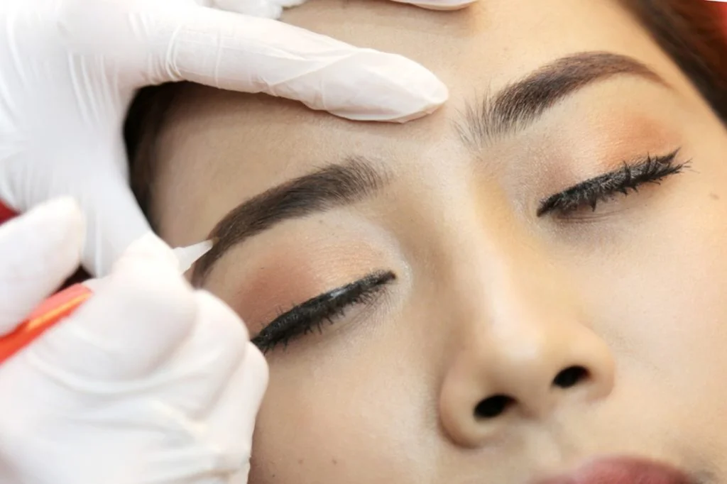 Phun mày bao lâu thì dặm lại?