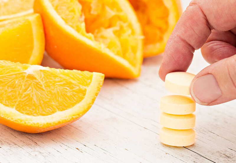 Sau phun môi uống vitamin c sủi có tốt không