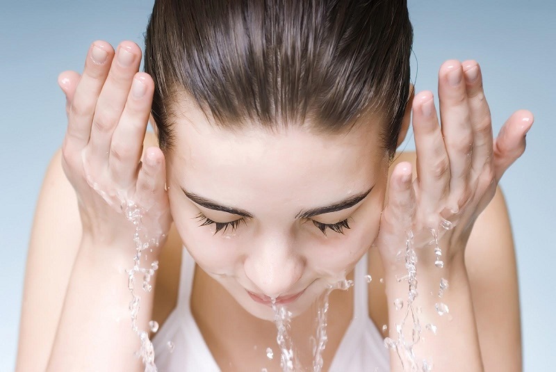 Xăm lông mày bao lâu thì được rửa mặt