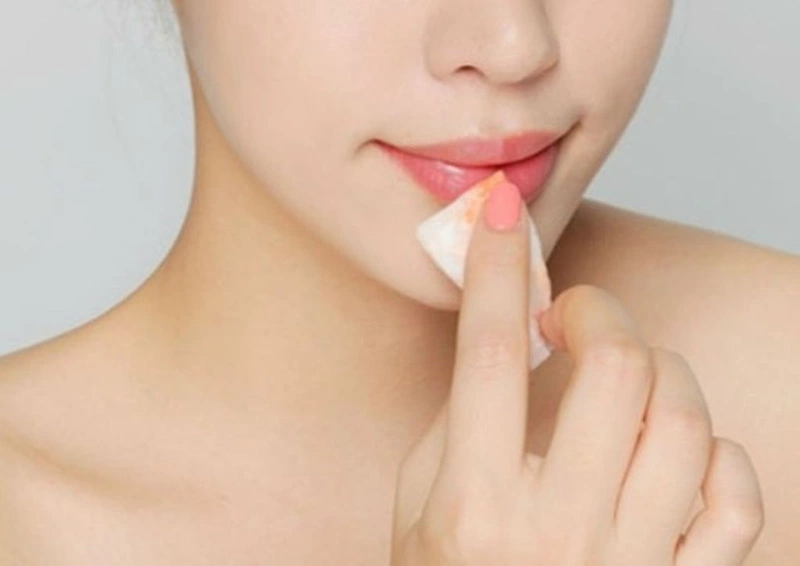 Xăm môi có kiêng quan hệ không ?
