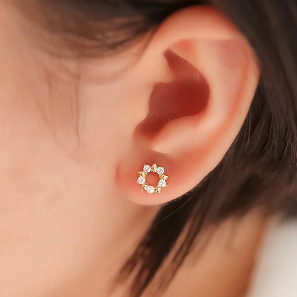Bấm lỗ tai cho bé Quận Tân Phú