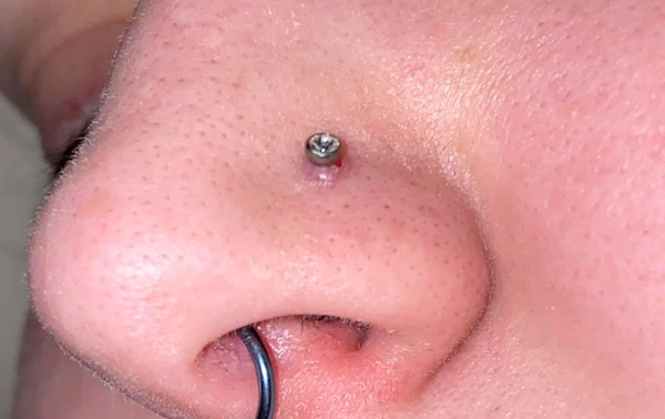 Xỏ khuyên miệng quận 3