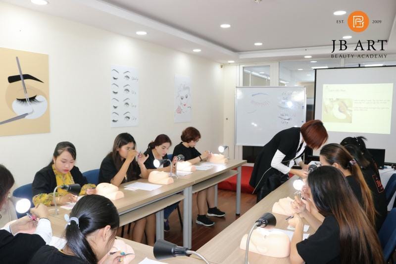 Dạy nghề trang điểm TPHCM