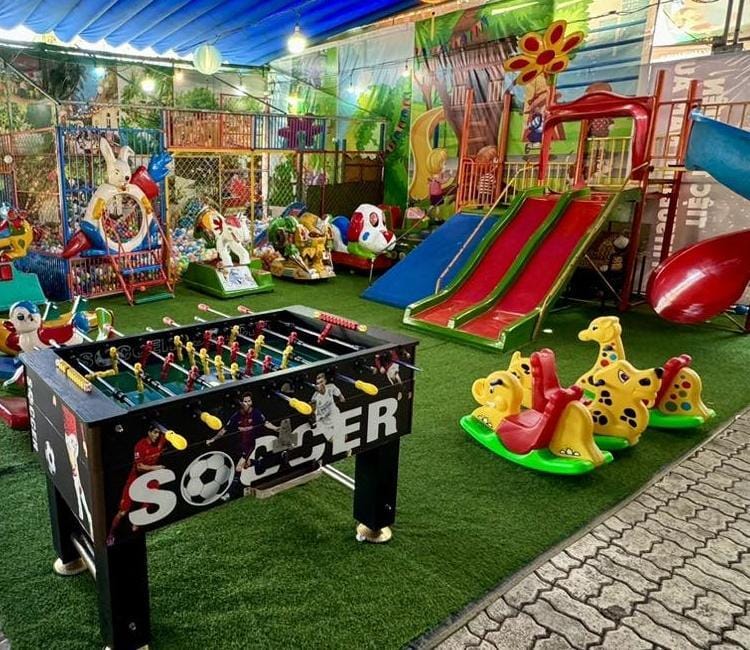 Quán ăn có khu vui chơi cho bé tại HCM