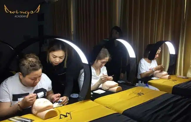 Thẩm mỹ dạy nối mi tại HCM